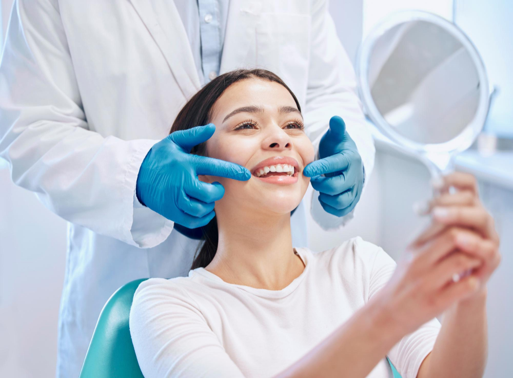 Patient discussing dental care and treatment plans with a dentist in Doha, Qatar.