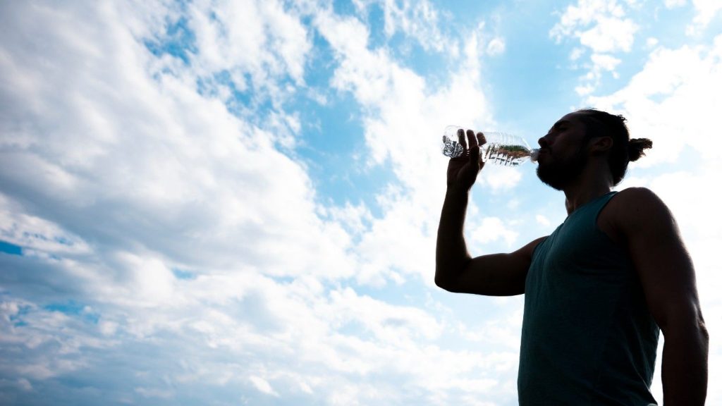 Dehydration in Qatar and daily water intake